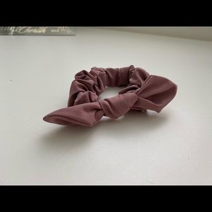 Lululemon Uplifting Bow Scrunchie